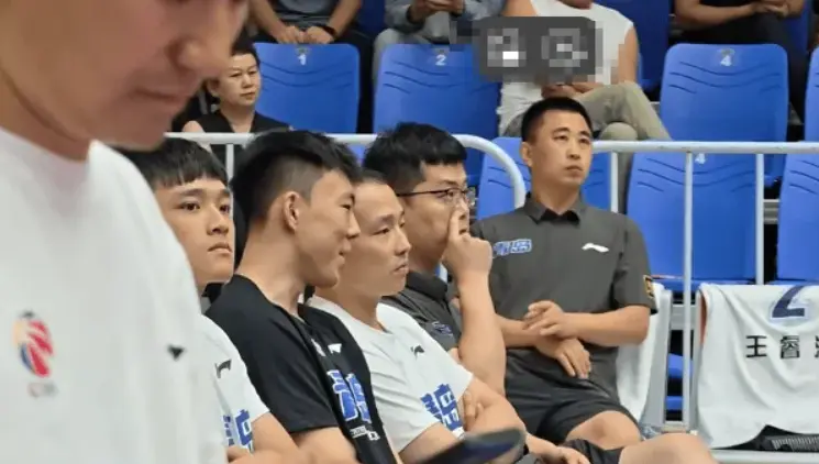 浙江方面不, 男篮的T恤