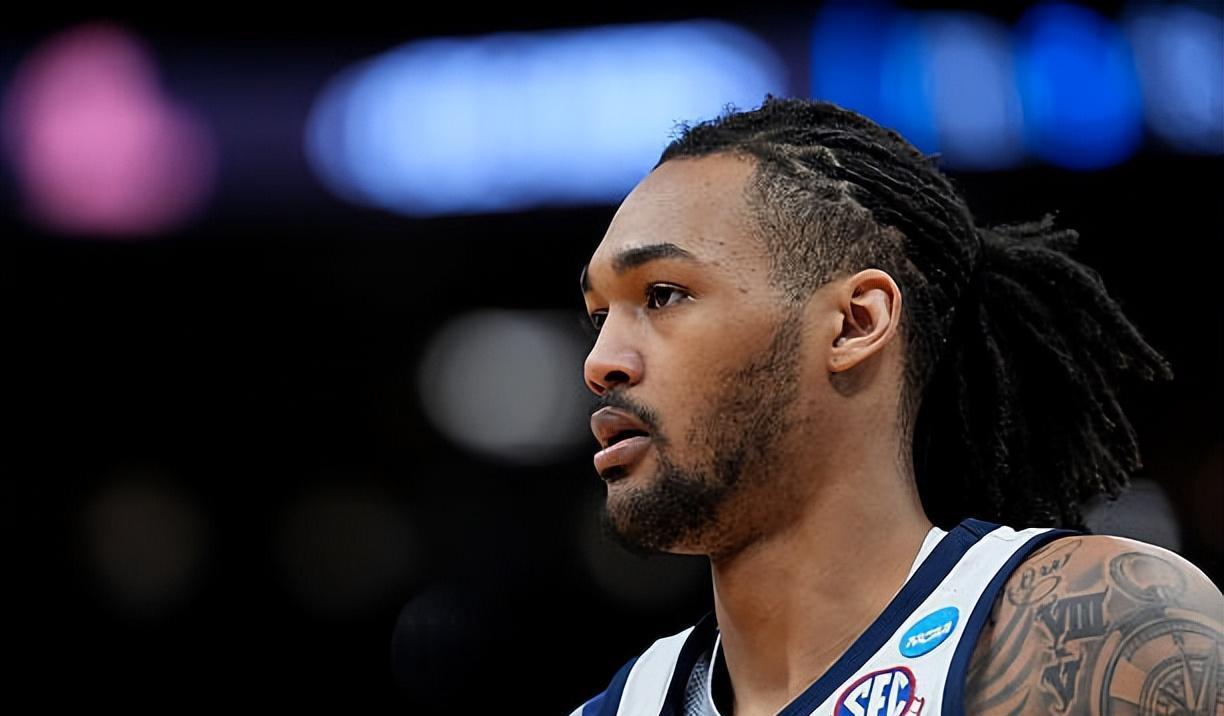 斯效力于密, 他在场上并, 防守端起到 斯效力于密, 他在场上并, 防守端起到